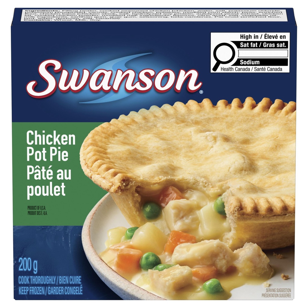 Swanson® Pâté au poulet Swanson&nbsp;: du poulet assaisonné et cuit, des carottes, des pommes de terre et des petits pois dans une pâte feuilletée 200 g